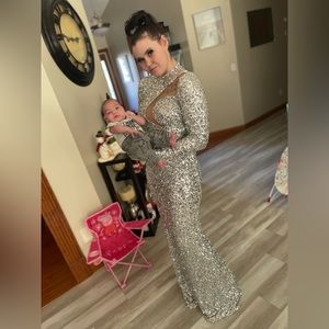 GORGEOUS! Full body sequin dress